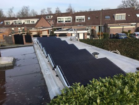 PV- systeem op een plat dak.